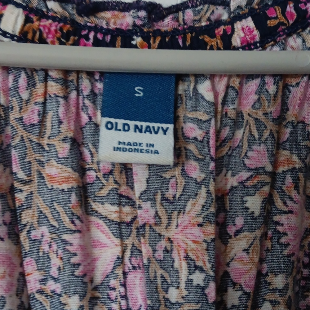 Old Navy Floral Maxi Dress - Picture 2 of 3